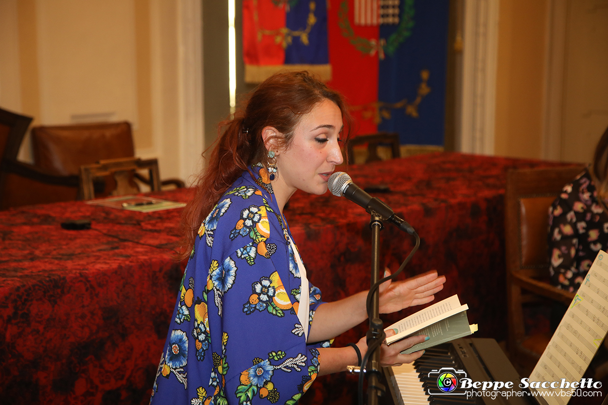 VBS_1328 - Presentazione libro 'Il dono del basilico' di Lucrezia Pernigotti.jpg